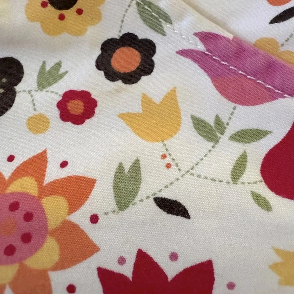 Gymboree girls 5 spring floral design with 2 front pockets 💯 % cotton zipper.
